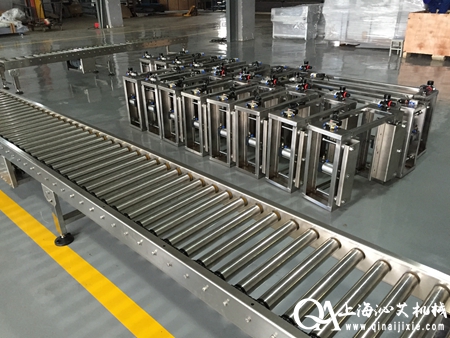 不銹鋼滾筒輸送機(jī) 不銹鋼滾筒輸送機(jī)