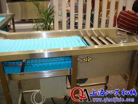 塑料鏈板轉(zhuǎn)彎?rùn)C(jī) 塑料鏈板轉(zhuǎn)彎?rùn)C(jī)