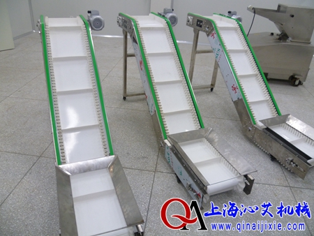 裙邊擋板皮帶爬坡機(jī) 裙邊擋板皮帶爬坡機(jī)