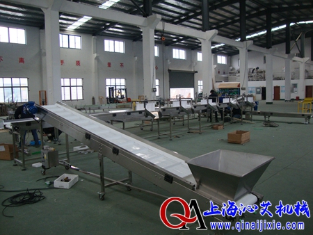 爬坡防滑皮帶輸送機(jī) 爬坡防滑皮帶輸送機(jī)