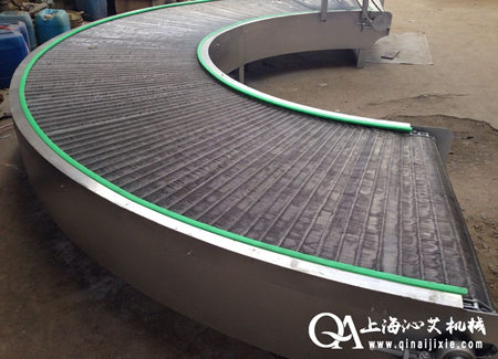 轉(zhuǎn)彎金屬網(wǎng)帶輸送機(jī)