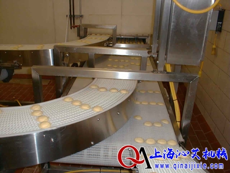 塑料網(wǎng)帶轉(zhuǎn)彎輸送機