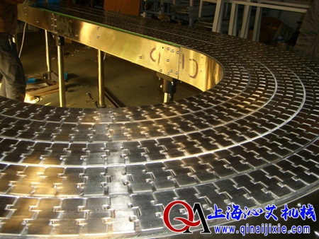 不銹鋼鏈板轉(zhuǎn)彎?rùn)C(jī)